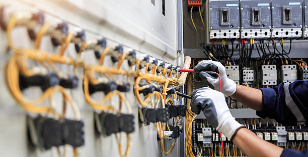 Professional Electrician technician working in Valley, NE